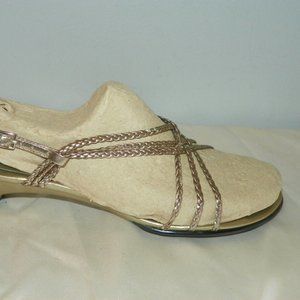LIZ CLAIBORNE FLEX  STRAPPY SANDALS  SIZE; 7 M